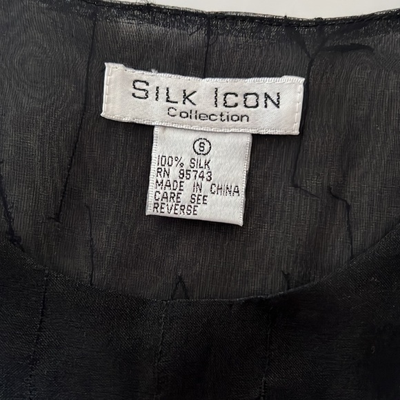 100% silk dressy hand embroidered top with beading (size S) lightly lined - Picture 6 of 10